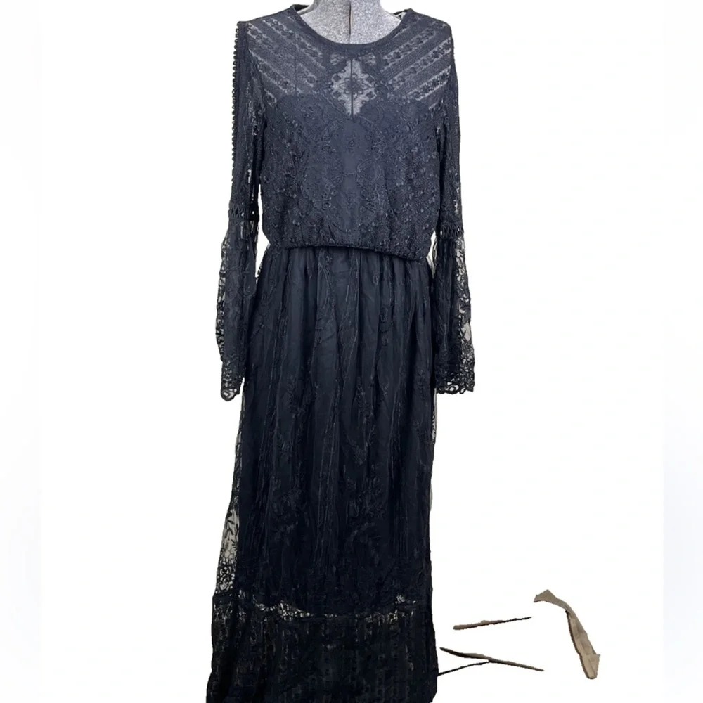 Soft Surroundings Yasmin Black
Embroidered Lace Bell Sleeve - Picture 5 of 5